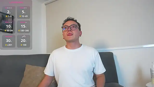 Snapshot of Robert2_honey chatting on September 28, 2025, 10:26 pm Robert2 honey online show from September 28, 2025, 10:26 pm