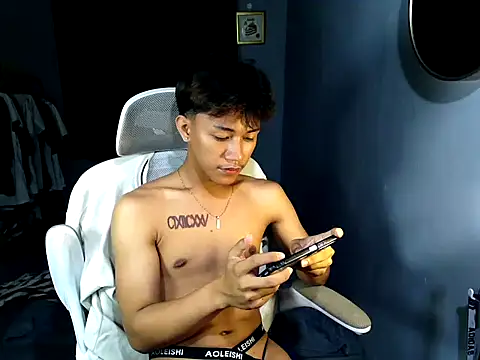 naughtyboyloy 0 online show from May 4, 2026, 4:47 pm