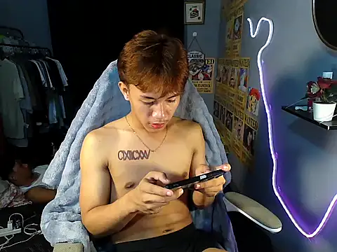 Snapshot of naughtyboyloy_0 chatting on June 26, 2026, 5:17 pm naughtyboyloy 0 online show from June 26, 2026, 5:17 pm