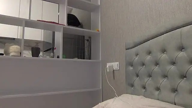 angelina sunshine online show from October 31, 2025, 1:06 am