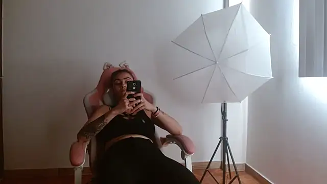 Crystal Star  online show from December 13, 2025, 7:53 pm