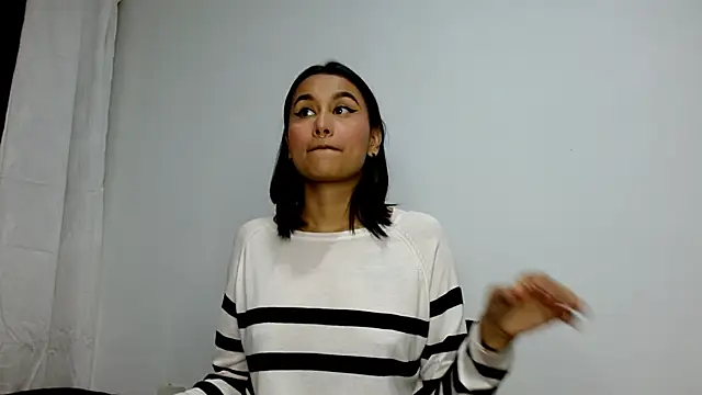 Gia Lee online show from September 16, 2025, 2:45 am