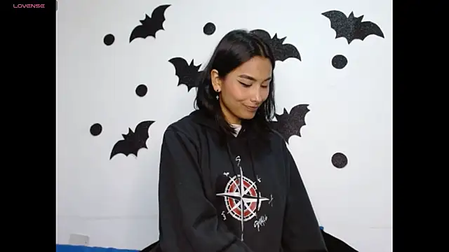 Gia Lee online show from October 28, 2025, 2:59 am