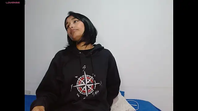 Gia Lee online show from December 3, 2025, 3:36 am