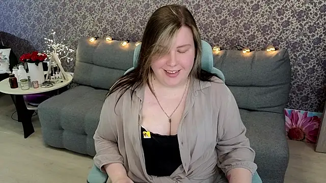 Lillit   online show from September 15, 2025, 8:42 pm