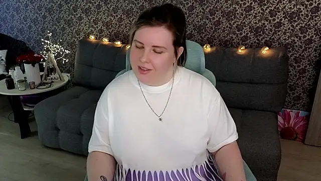 Lillit   online show from September 16, 2025, 8:32 pm