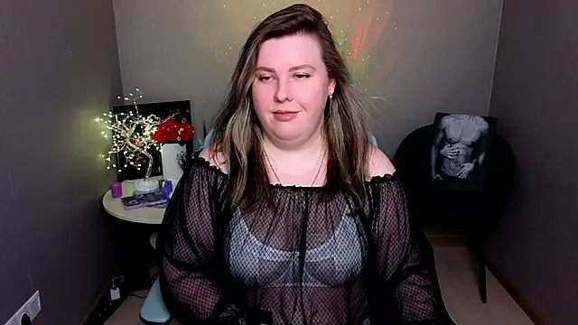 Lillit   online show from November 13, 2025, 9:25 pm