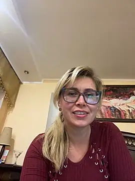 Crystal00Girl online show from October 3, 2025, 9:45 pm