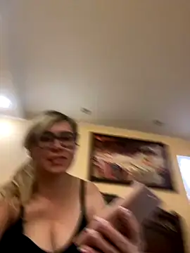 Crystal00Girl online show from October 7, 2025, 7:00 pm