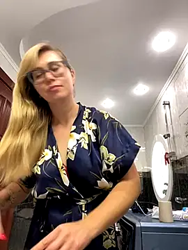 Crystal00Girl online show from October 15, 2025, 7:41 am