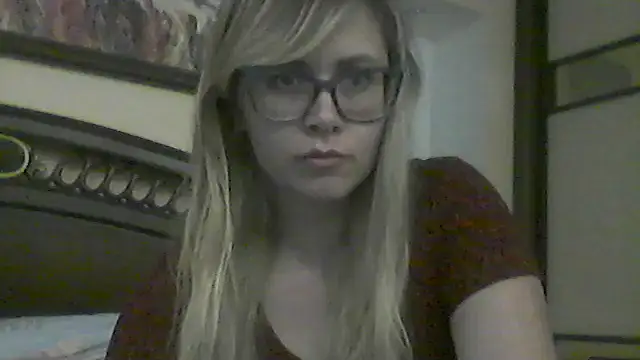 Crystal00Girl online show from October 31, 2025, 7:48 pm