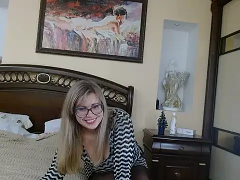 Crystal00Girl online show from December 13, 2025, 8:14 pm