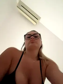 KayaAzur online show from October 6, 2025, 6:44 am