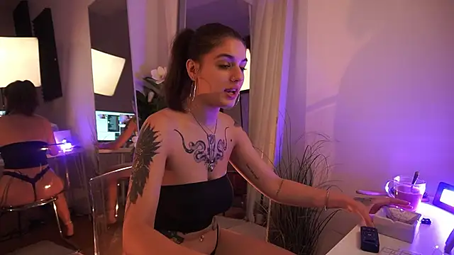 jeniffer foxx online show from September 9, 2025, 5:18 am