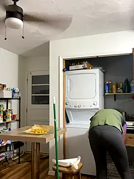 Mommasaurrex online show from September 30, 2025, 11:32 pm