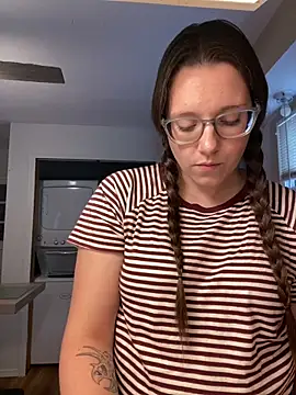 Mommasaurrex online show from November 1, 2025, 9:17 pm