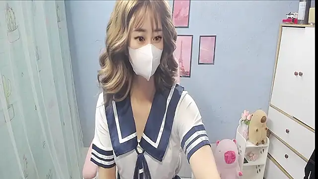 luna bae00 online show from October 30, 2025, 2:51 pm