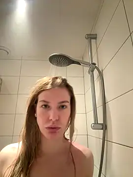 Chloemillerrxx online show from December 22, 2025, 4:04 pm