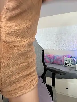 fantasyxwolf online show from December 1, 2025, 12:10 pm