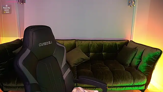 Pixie Peachh online show from November 15, 2025, 7:49 am