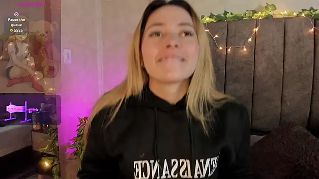 LanaMills  online show from February 8, 2026, 5:22 am