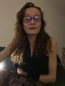 Chris06d22xh online show from November 5, 2025, 7:58 pm