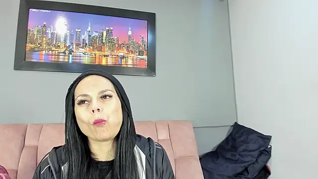 Snapshot of CharlotteCottin chatting on May 12, 2026, 11:18 am CharlotteCottin online show from May 12, 2026, 11:18 am