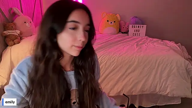 Snapshot of emmyfawn chatting on September 12, 2025, 4:23 am emmyfawn online show from September 12, 2025, 4:23 am