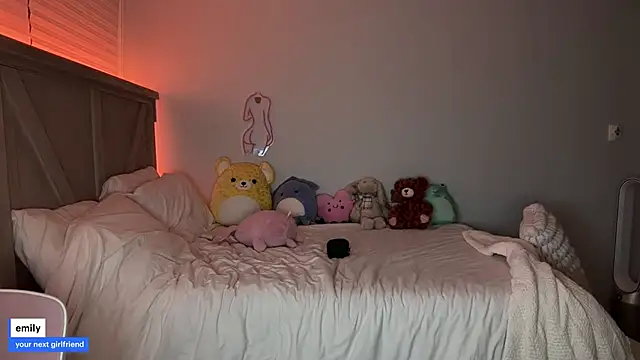 Snapshot of emmyfawn chatting on September 15, 2025, 2:33 am emmyfawn online show from September 15, 2025, 2:33 am