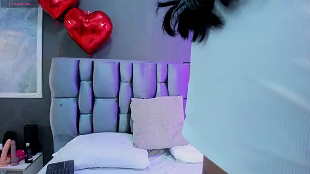 Aria Joness  online show from February 12, 2026, 8:59 pm