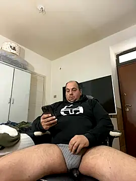 Roma84000 online show from November 9, 2025, 1:53 pm