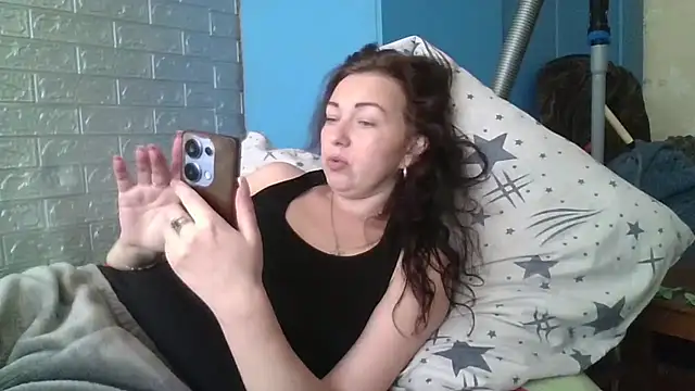 Snapshot of DanaNeon chatting on April 16, 2026, 8:37 am DanaNeon online show from April 16, 2026, 8:37 am