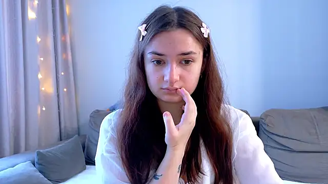 Lelia Vibe online show from November 17, 2025, 7:36 am