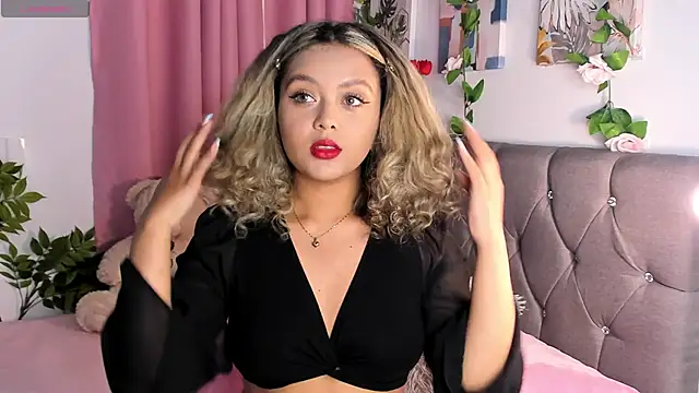 isajonnes18 online show from November 27, 2025, 11:40 pm