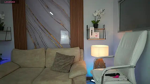 MilaCrave online show from October 8, 2025, 11:30 am