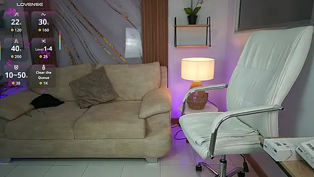 MilaCrave online show from October 10, 2025, 11:42 am