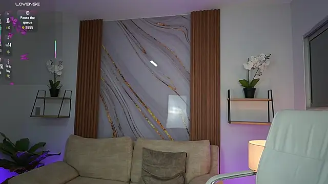 MilaCrave online show from October 13, 2025, 11:32 am