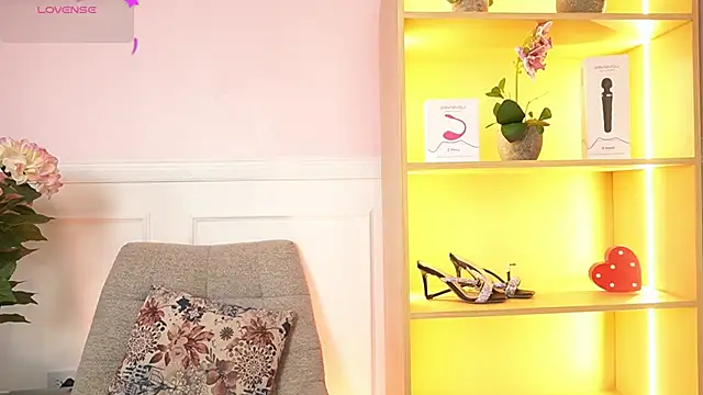 MilaCrave online show from February 3, 2026, 11:37 am