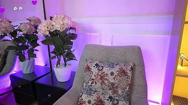 MilaCrave online show from March 12, 2026, 12:11 pm