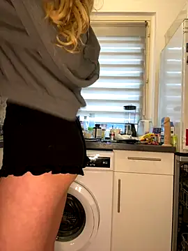 sexyhoneycake online show from September 17, 2025, 3:35 pm