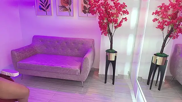 Snapshot of Anie_johnson chatting on April 24, 2026, 6:54 pm Anie johnson online show from April 24, 2026, 6:54 pm