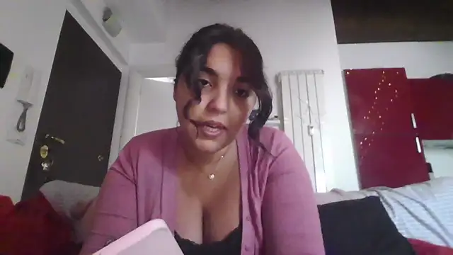 Snapshot of LadySophia03 chatting on September 29, 2025, 8:19 am LadySophia03 online show from September 29, 2025, 8:19 am