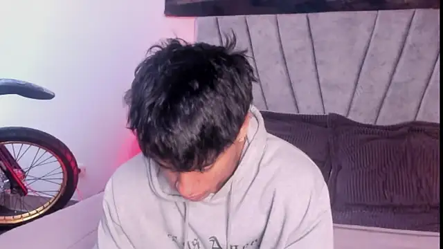 ZYZZ1312 online show from November 26, 2025, 3:13 pm