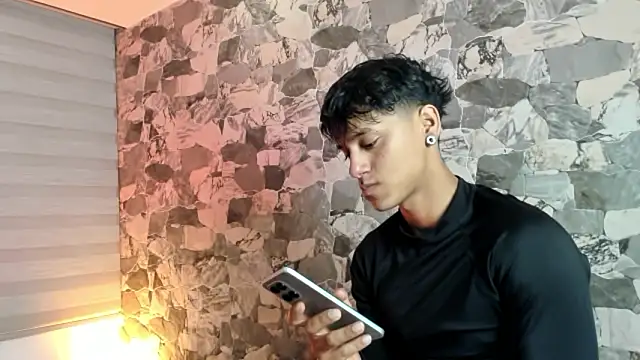 ZYZZ1312 online show from March 17, 2026, 3:22 am