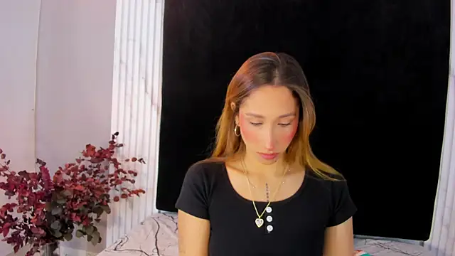 Snapshot of MONIK_FOX_CR chatting on September 17, 2025, 7:48 pm MONIK FOX CR online show from September 17, 2025, 7:48 pm