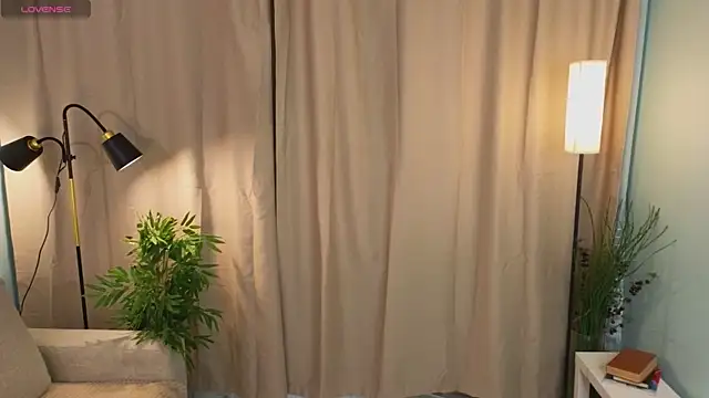 lisabaus online show from September 22, 2025, 7:10 am