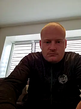 Snapshot of svenni2525 chatting on September 28, 2025, 3:28 pm svenni2525 online show from September 28, 2025, 3:28 pm