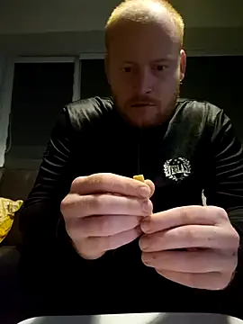 Snapshot of svenni2525 chatting on October 15, 2025, 10:43 pm svenni2525 online show from October 15, 2025, 10:43 pm