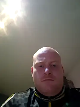 Snapshot of svenni2525 chatting on October 20, 2025, 3:18 am svenni2525 online show from October 20, 2025, 3:18 am