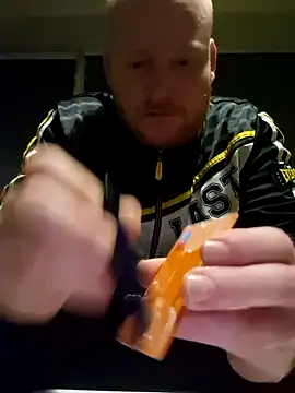 Snapshot of svenni2525 chatting on November 3, 2025, 9:59 pm svenni2525 online show from November 3, 2025, 9:59 pm